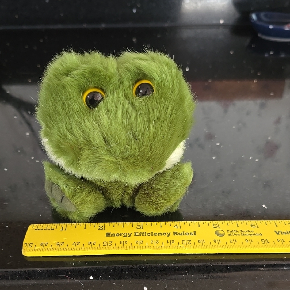 Vintage. Collectible Swibco Puffkins-Lily The Frog. DOB 2/28/97